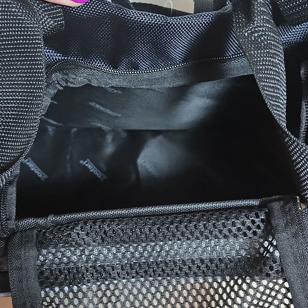 NWT Zoofari Backpack Pet Carrier for Small Dogs and‎ Cats Black/Silver 17.6 lb